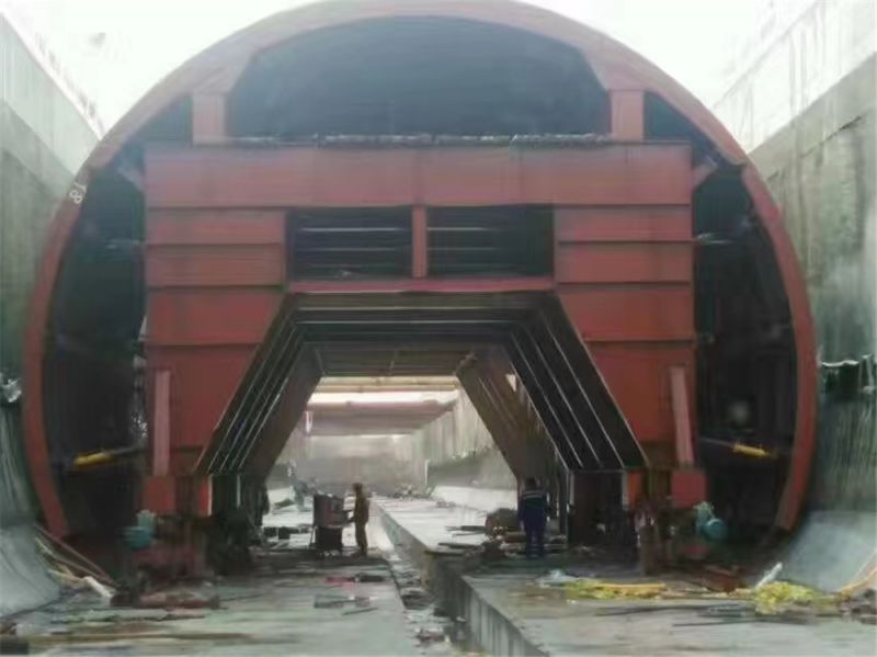 什么是冷彎機？